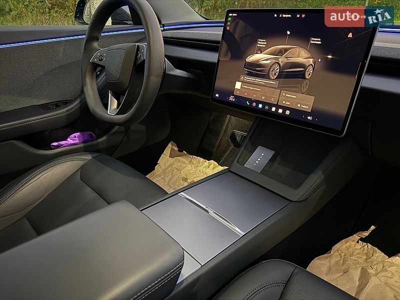 Седан Tesla Model 3 2024 в Львове