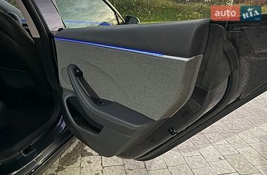 Седан Tesla Model 3 2024 в Львове