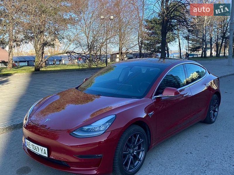 Седан Tesla Model 3 2019 в Дніпрі