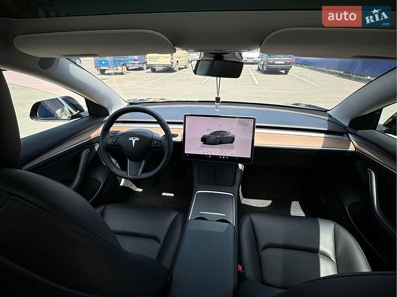 Седан Tesla Model 3 2023 в Львові