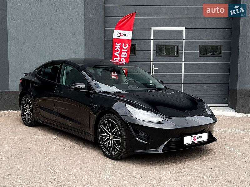 Седан Tesla Model 3 2022 в Києві
