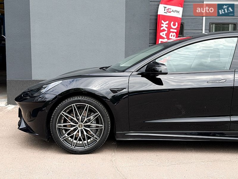 Седан Tesla Model 3 2022 в Києві