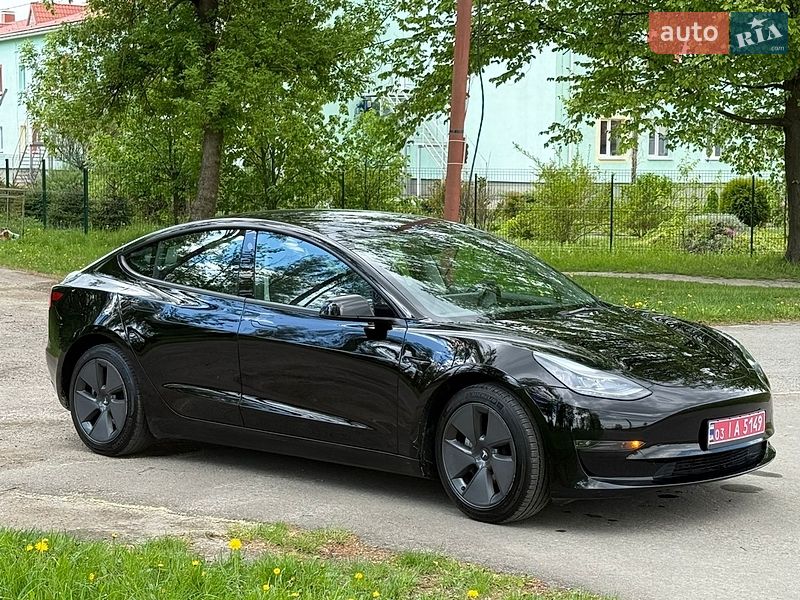 Седан Tesla Model 3 2023 в Киеве