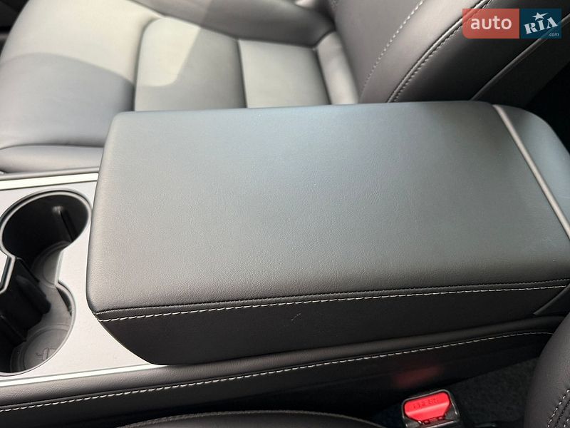 Седан Tesla Model 3 2023 в Киеве