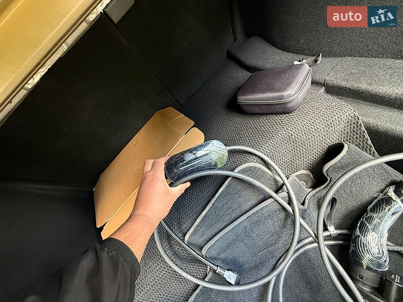 Седан Tesla Model 3 2023 в Киеве
