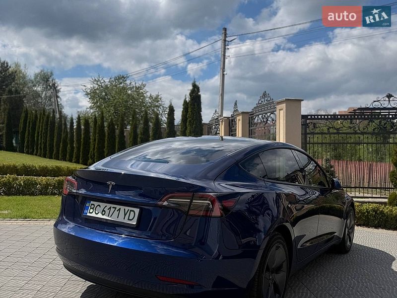 Седан Tesla Model 3 2023 в Львові