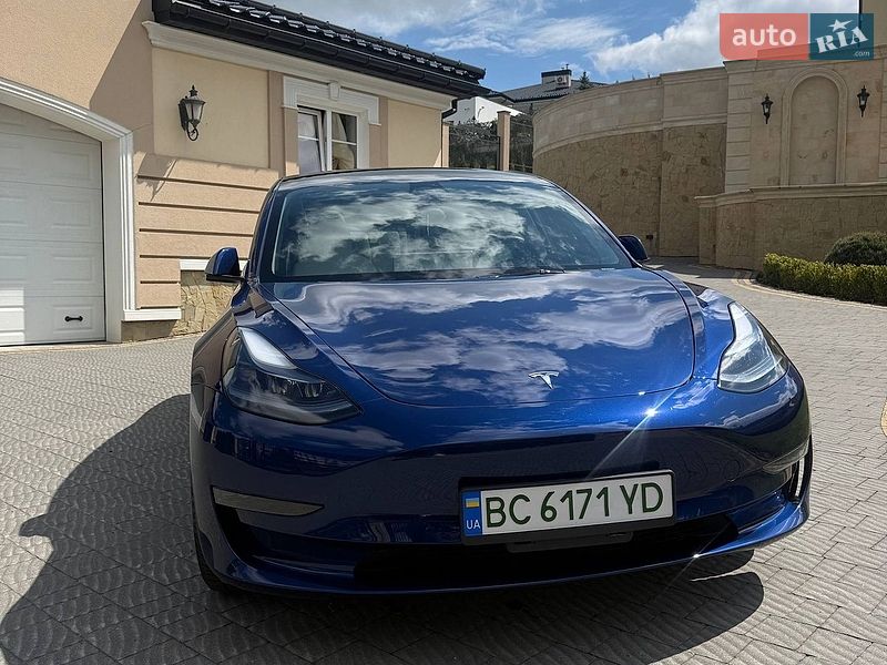 Седан Tesla Model 3 2023 в Львові