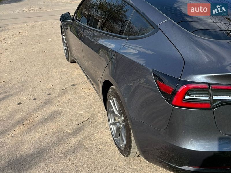 Седан Tesla Model 3 2023 в Харкові