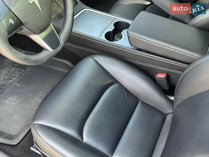 Седан Tesla Model 3 2023 в Харкові