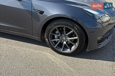 Седан Tesla Model 3 2023 в Харкові