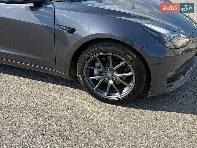 Седан Tesla Model 3 2023 в Харкові
