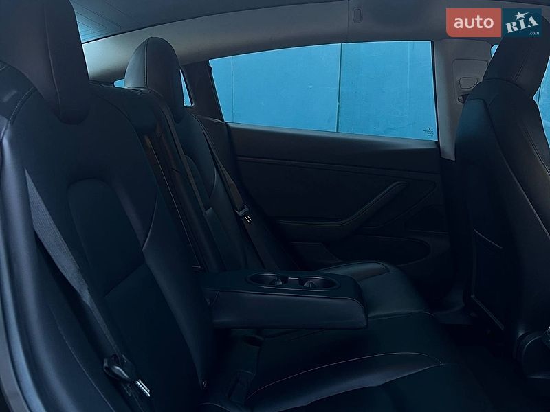 Седан Tesla Model 3 2019 в Одесі