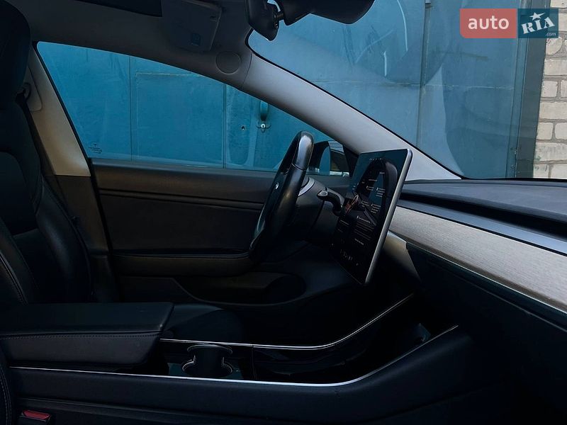 Седан Tesla Model 3 2019 в Одесі