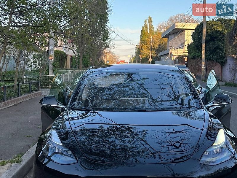 Седан Tesla Model 3 2019 в Одесі