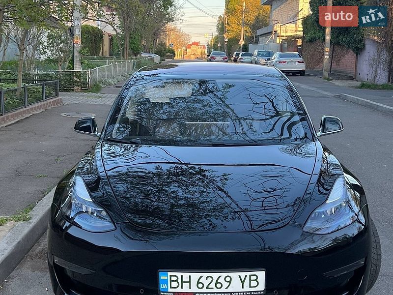 Седан Tesla Model 3 2019 в Одесі