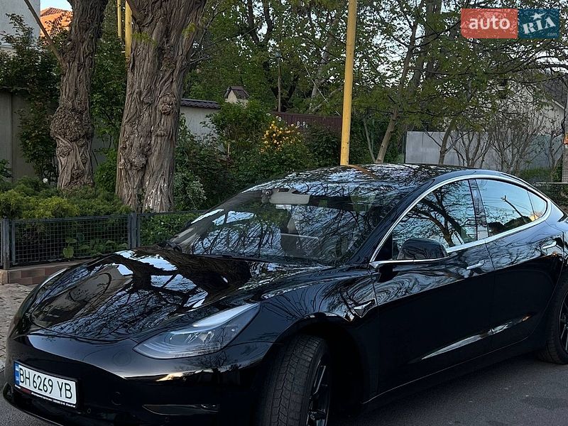 Седан Tesla Model 3 2019 в Одесі