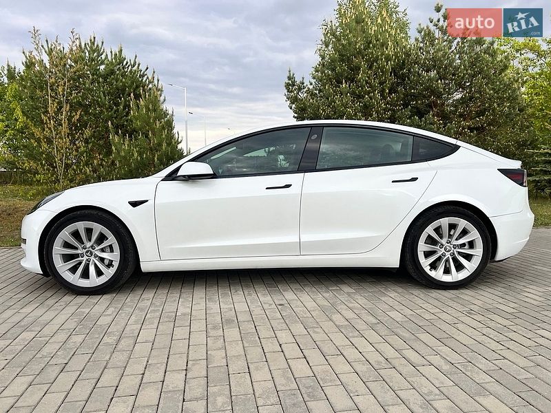 Седан Tesla Model 3 2022 в Костополе