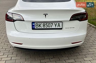 Седан Tesla Model 3 2022 в Костополе