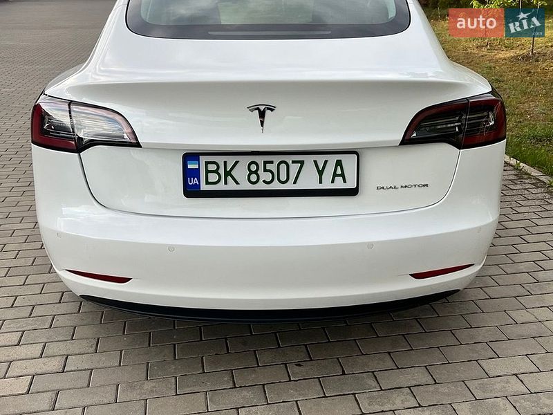 Седан Tesla Model 3 2022 в Костополе