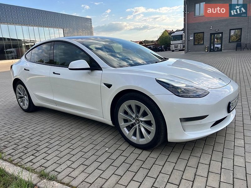Седан Tesla Model 3 2022 в Костополе