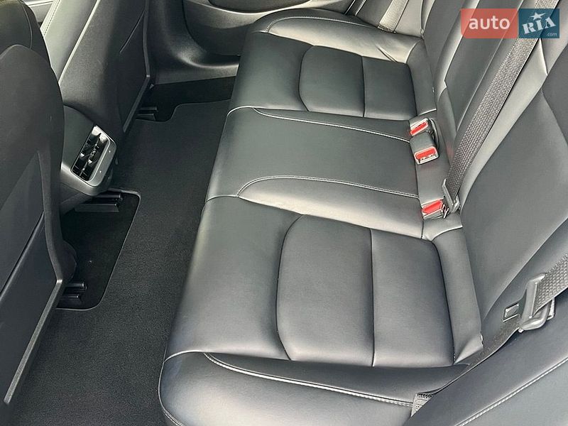 Седан Tesla Model 3 2022 в Костополе