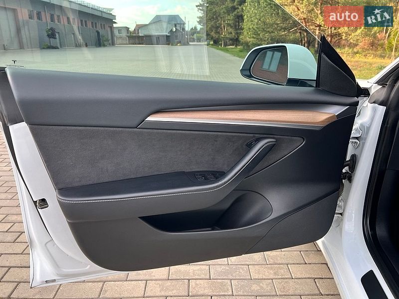 Седан Tesla Model 3 2022 в Костополе