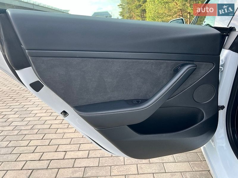 Седан Tesla Model 3 2022 в Костополе