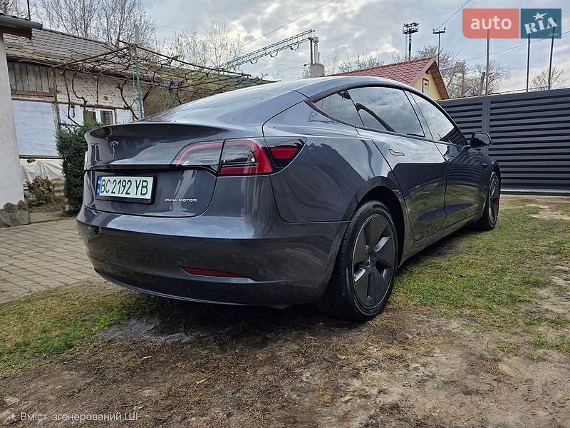 Седан Tesla Model 3 2023 в Львове