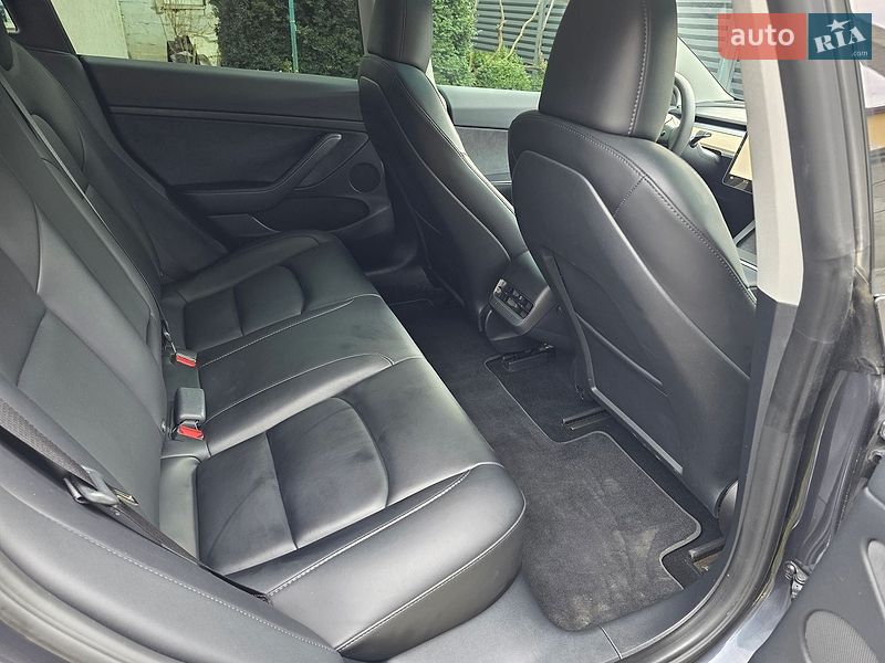 Седан Tesla Model 3 2023 в Львове