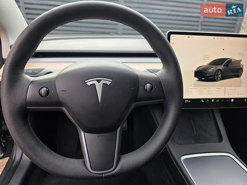 Седан Tesla Model 3 2023 в Львове