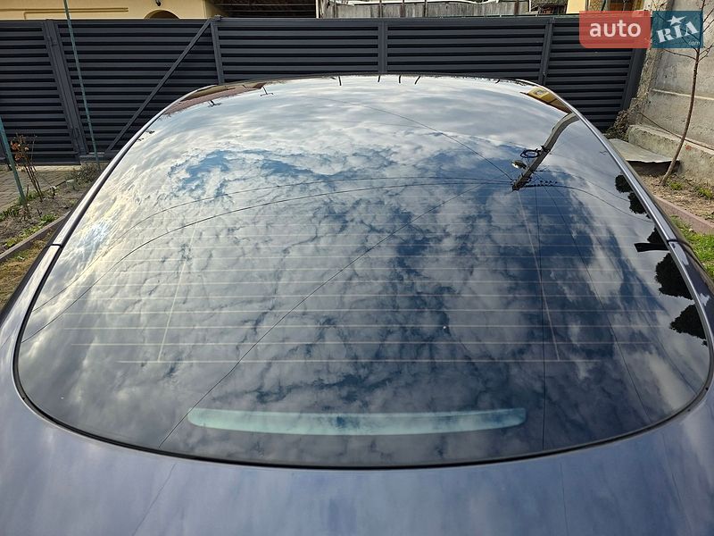 Седан Tesla Model 3 2023 в Львове