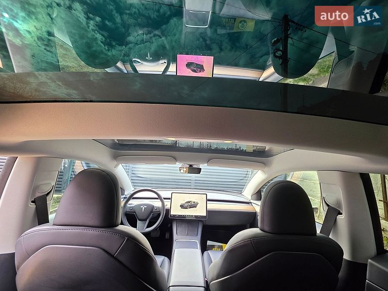 Седан Tesla Model 3 2023 в Львове