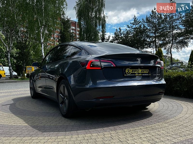 Седан Tesla Model 3 2022 в Львове