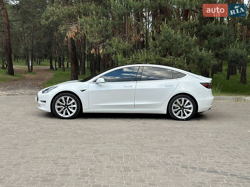 Седан Tesla Model 3 2018 в Кременчуці