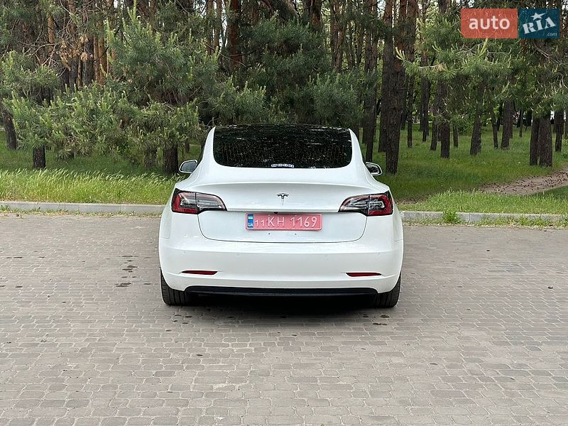 Седан Tesla Model 3 2018 в Кременчуці