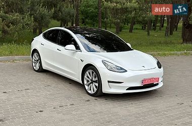 Седан Tesla Model 3 2018 в Кременчуці