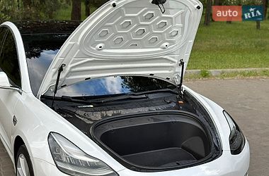 Седан Tesla Model 3 2018 в Кременчуці