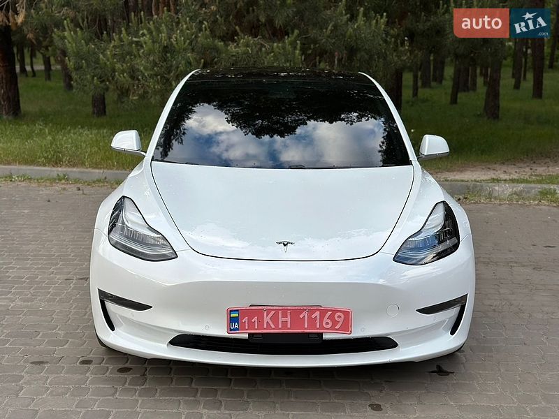 Седан Tesla Model 3 2018 в Кременчуці