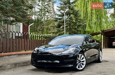 Седан Tesla Model 3 2019 в Чернігові
