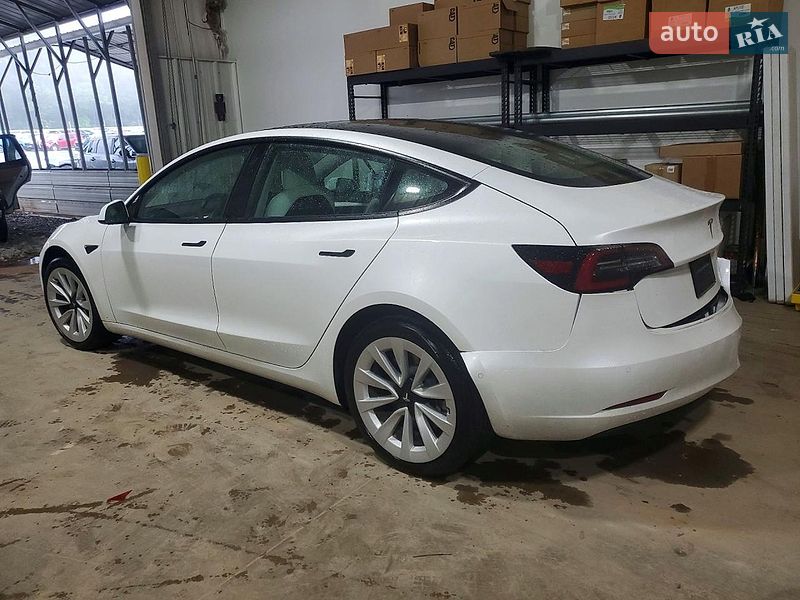 Седан Tesla Model 3 2021 в Львові