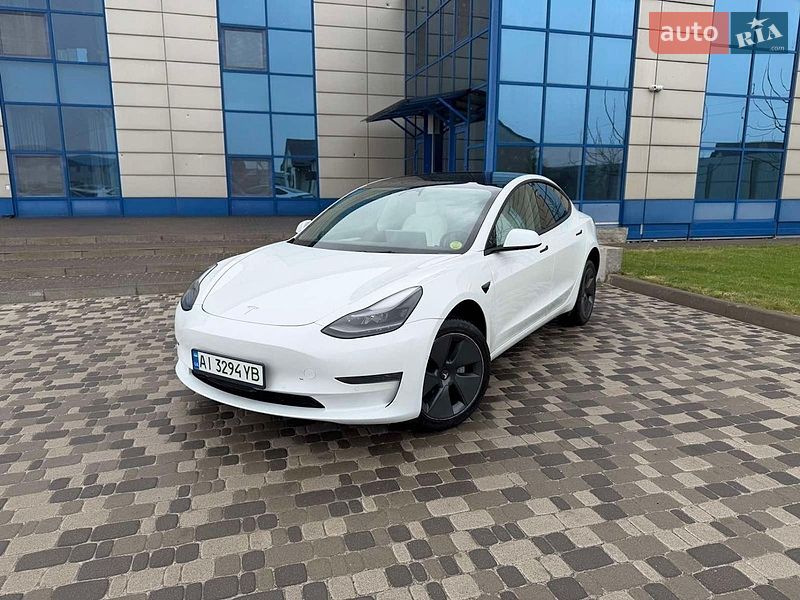 Седан Tesla Model 3 2022 в Броварах