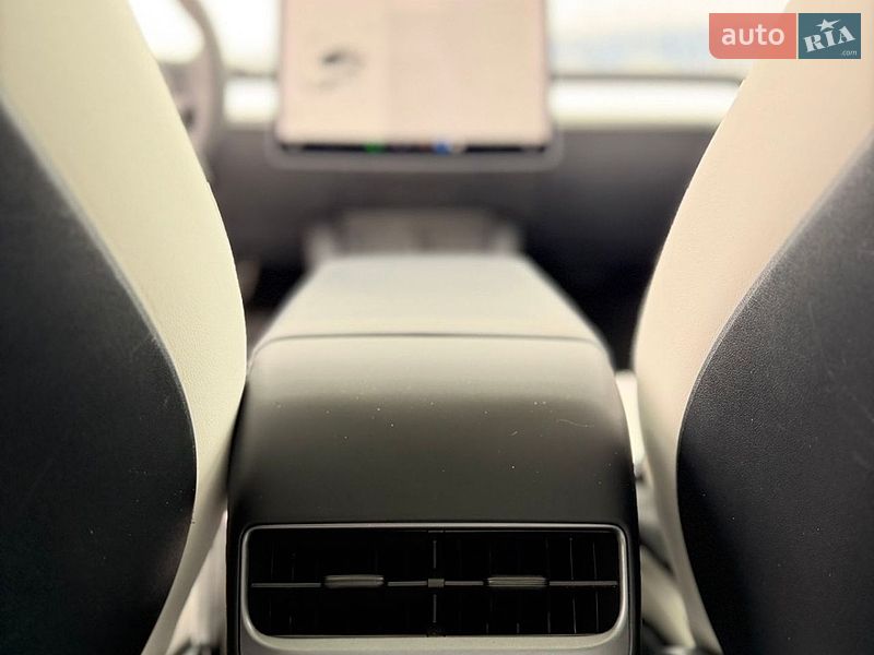 Седан Tesla Model 3 2022 в Броварах