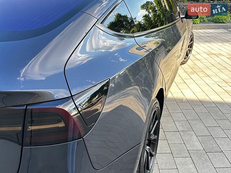 Седан Tesla Model 3 2018 в Луцке