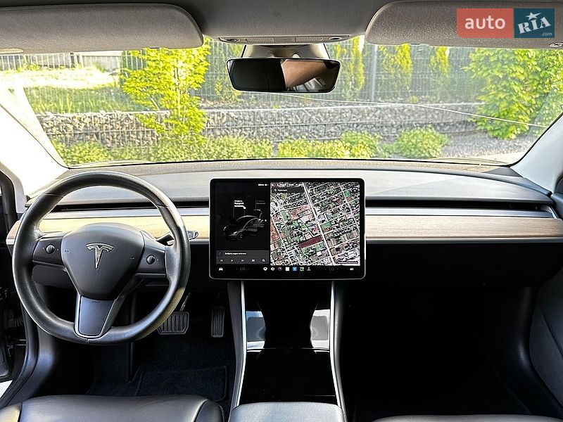 Седан Tesla Model 3 2018 в Луцке