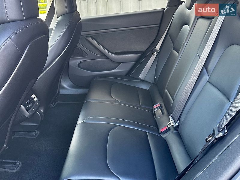 Седан Tesla Model 3 2018 в Луцке