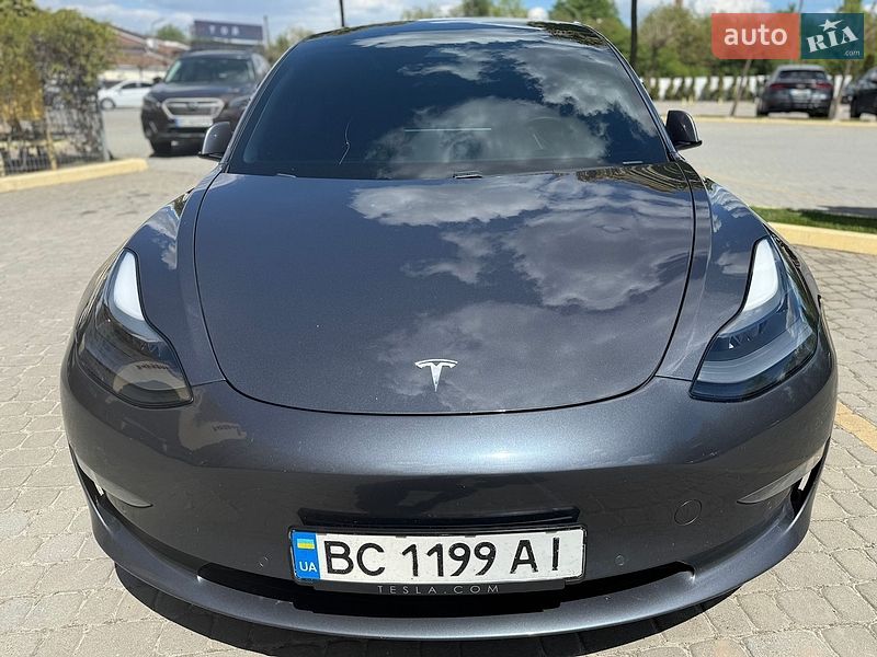 Седан Tesla Model 3 2021 в Львові