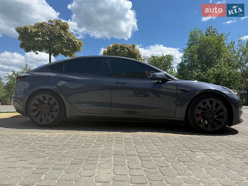 Седан Tesla Model 3 2021 в Львові