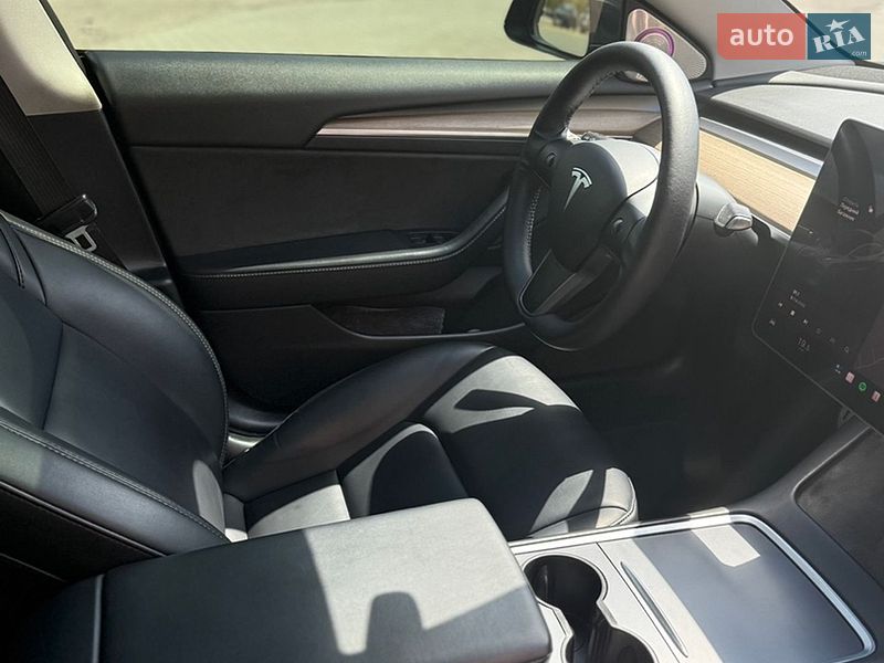 Седан Tesla Model 3 2021 в Львові
