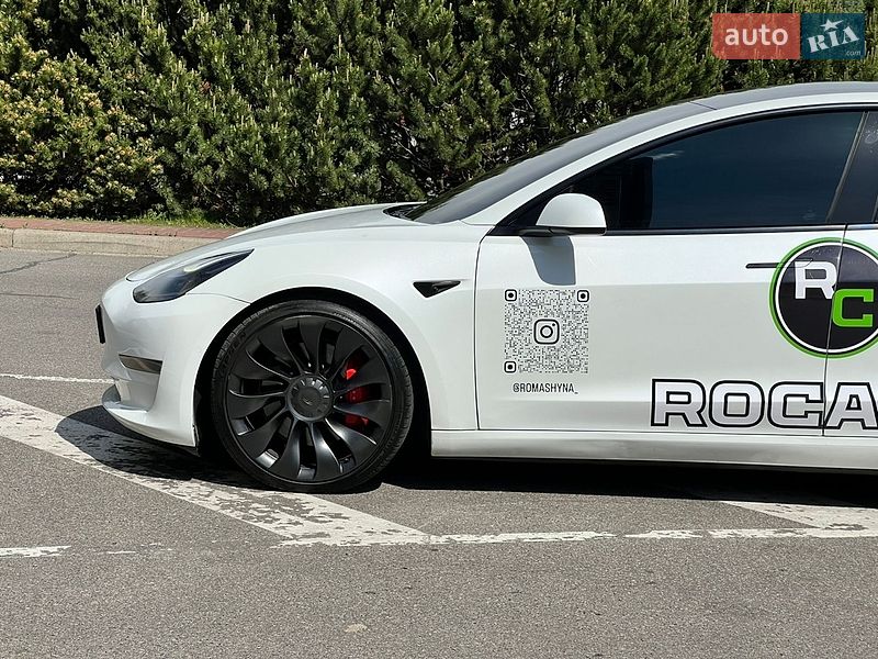 Седан Tesla Model 3 2022 в Киеве