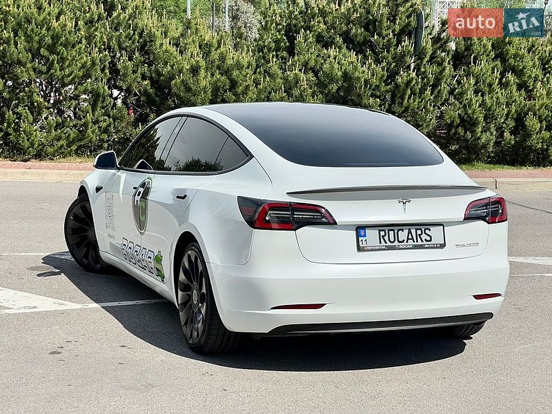 Седан Tesla Model 3 2022 в Киеве